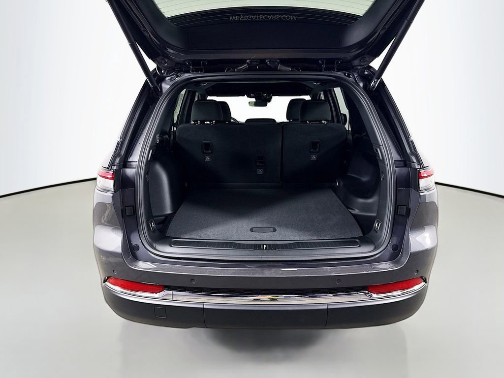 New 2025 Jeep Grand Cherokee Laredo image 13