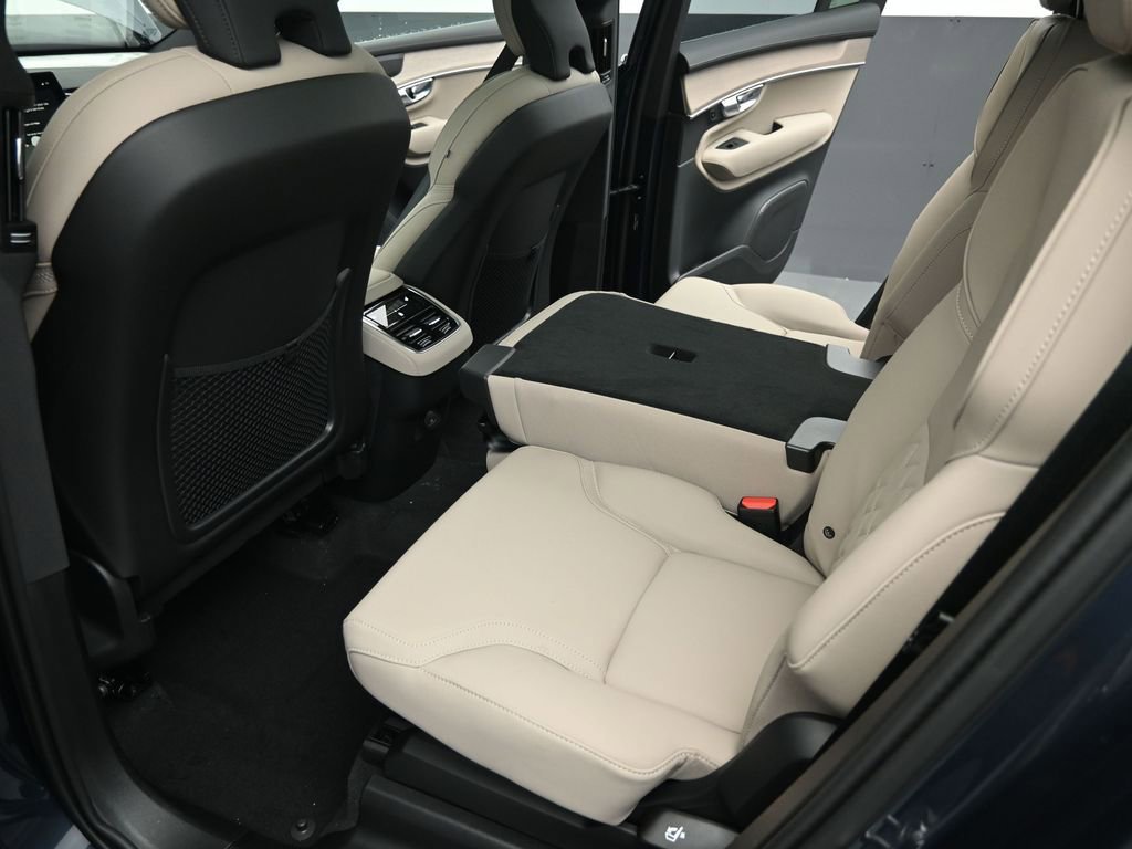 New 2026 Volvo XC90 B6 Plus w/ Protection Package Premier image 29