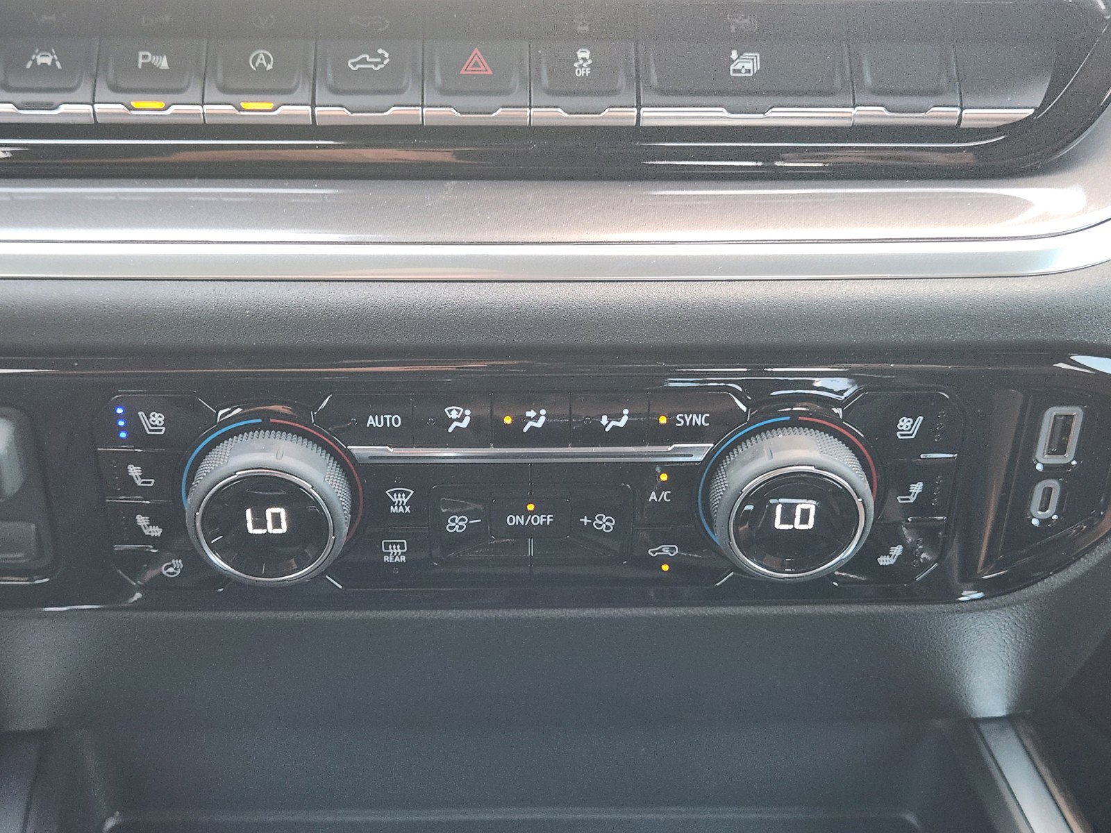 New 2026 Chevrolet Silverado 1500 High Country w/ High Country Premium Package image 14