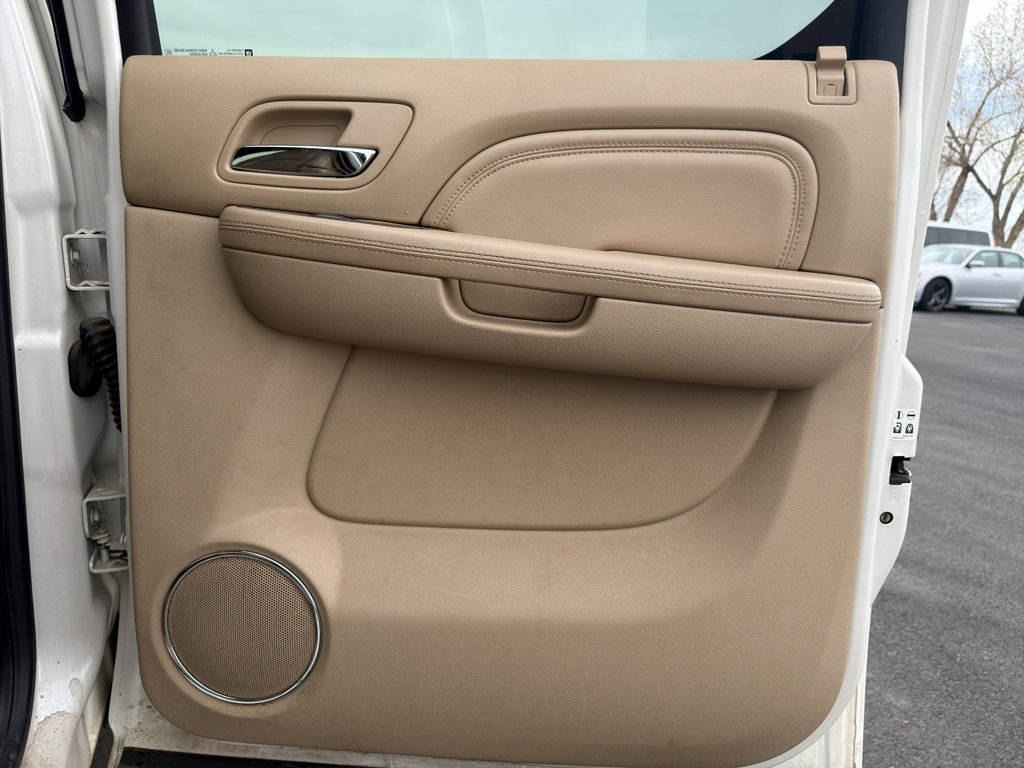 Used 2011 Cadillac Escalade ESV Premium AWD/4WD image 33