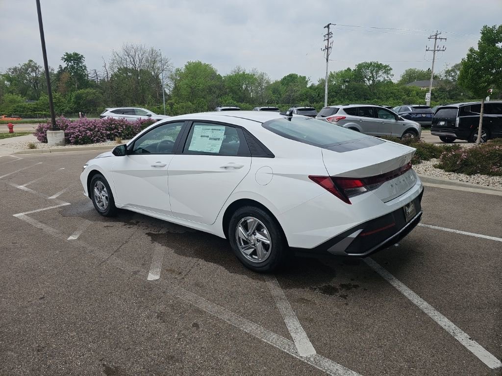New 2026 Hyundai Elantra SE FWD image 3