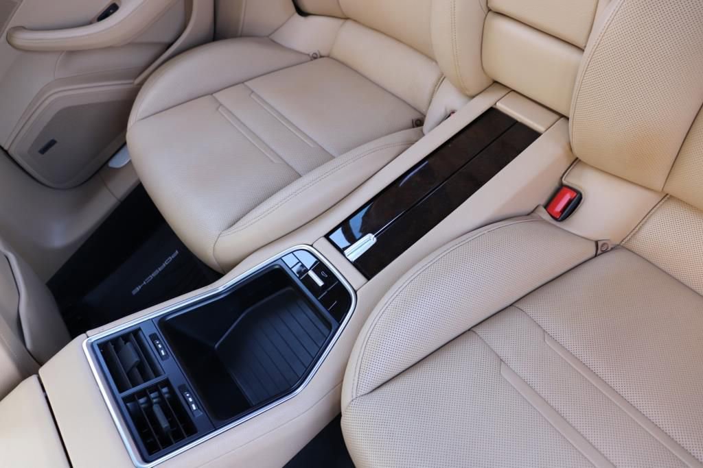 Used 2018 Porsche Panamera 4 image 65