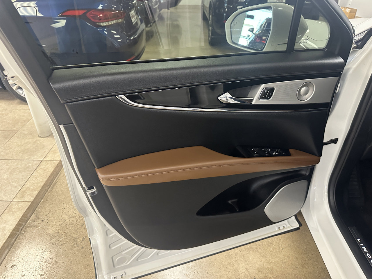 Used 2023 Lincoln Nautilus Reserve w/ Equipment Group 202A image 32