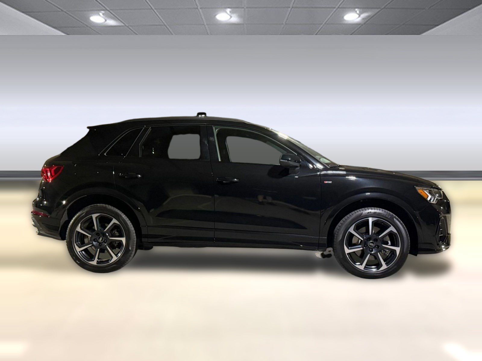 Certified 2025 Audi Q3 2.0T Premium Plus w/ Premium Plus Package AWD/4WD image 8