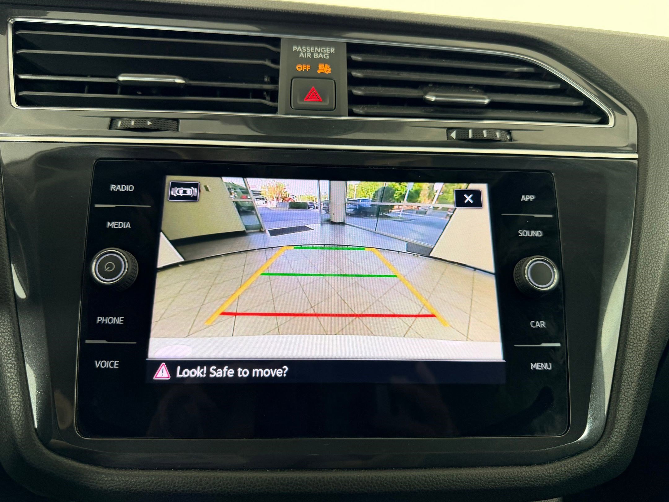 Used 2022 Volkswagen Tiguan SE AWD/4WD image 30