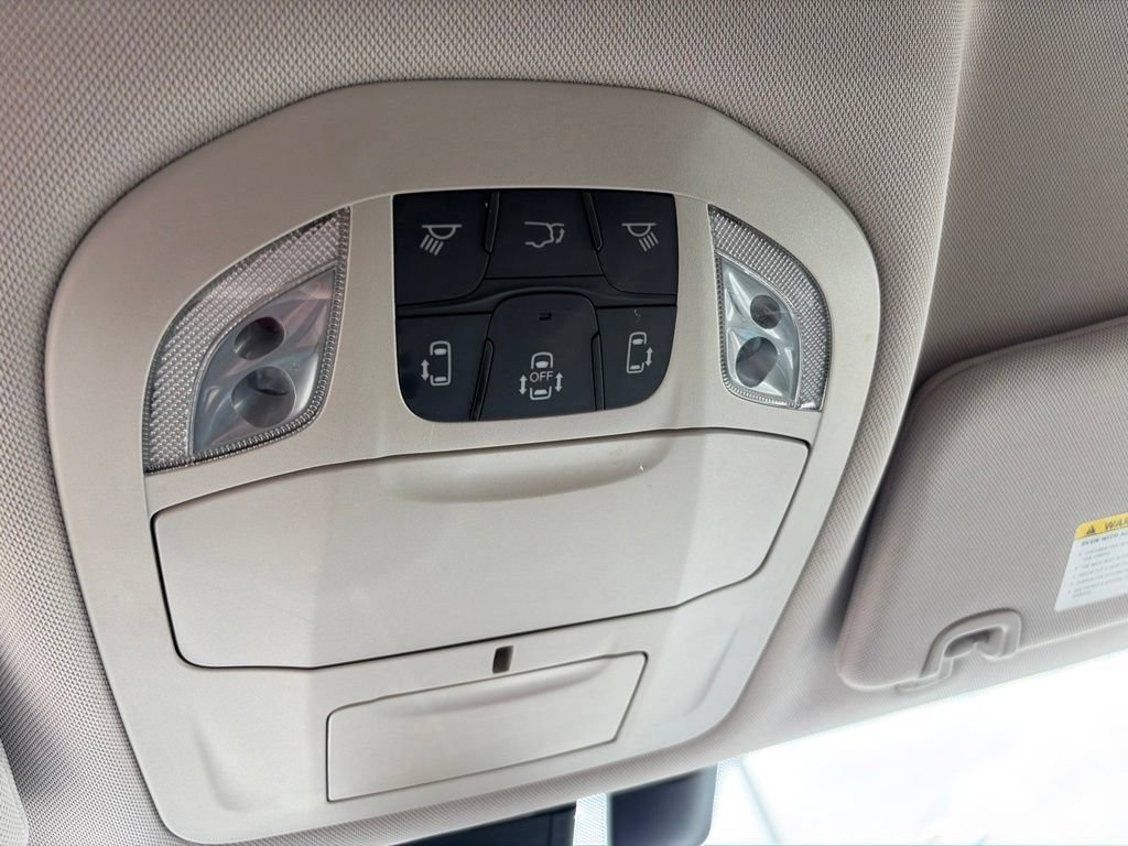 Used 2018 Chrysler Pacifica Touring-L Plus FWD image 30