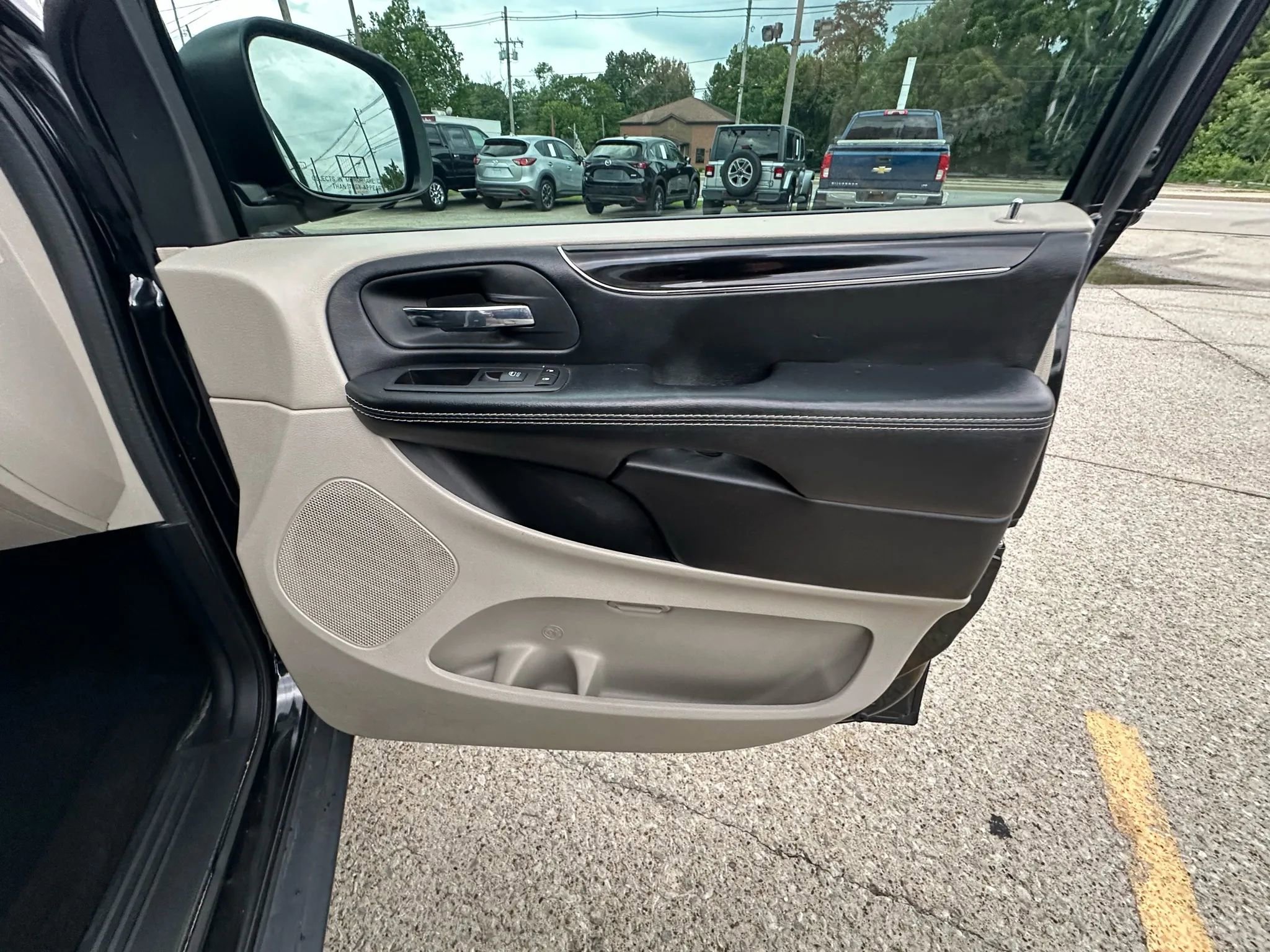 Used 2020 Dodge Grand Caravan SXT image 15