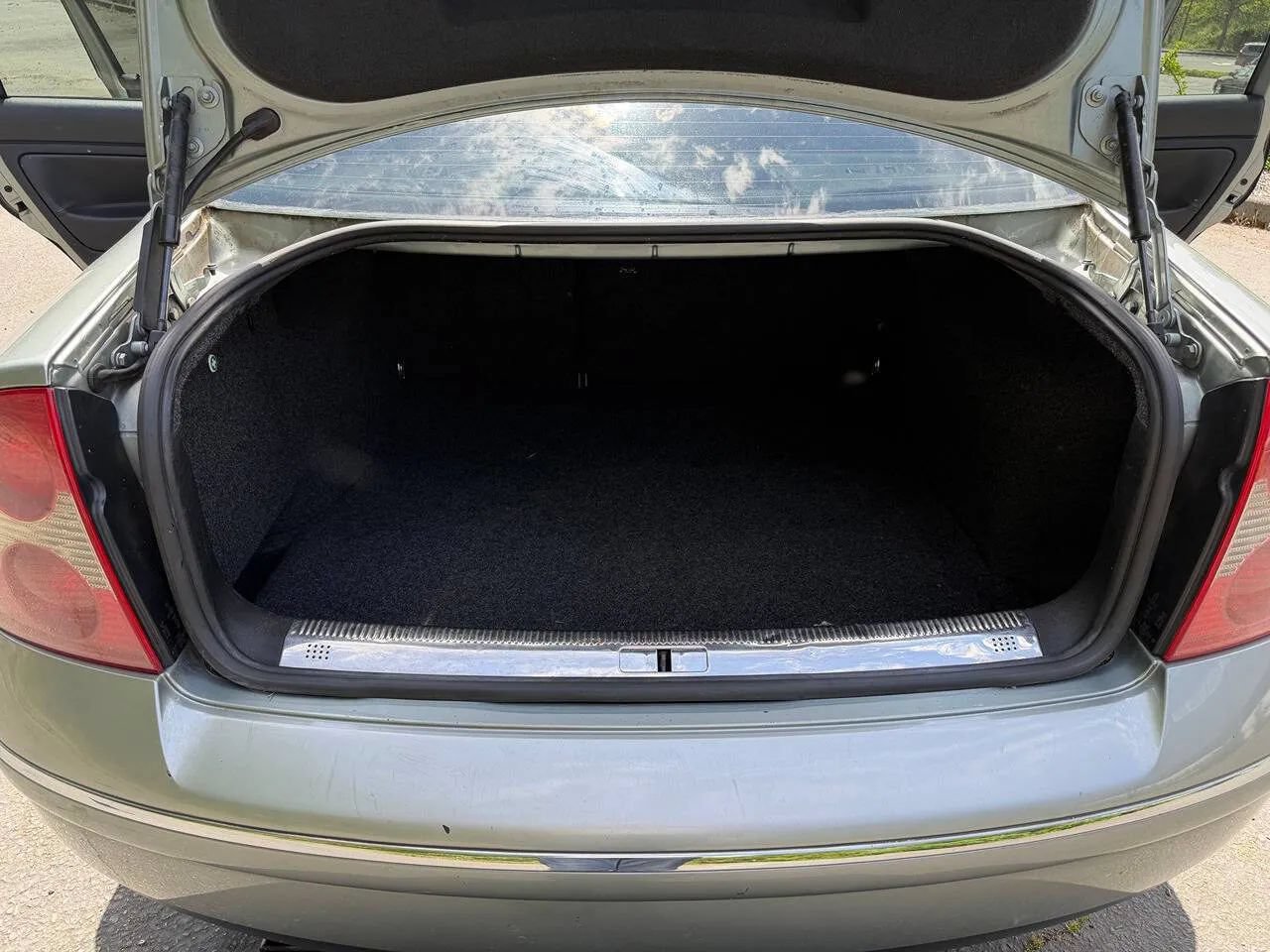 Used 2005 Volkswagen Passat GL FWD image 43