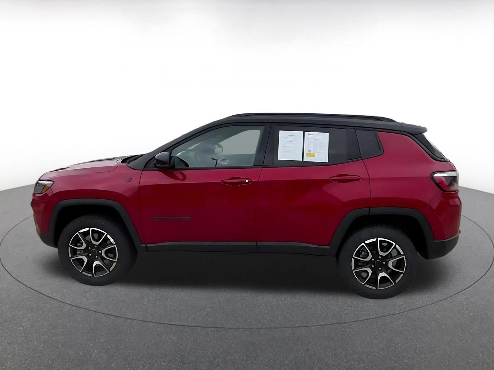 Used 2025 Jeep Compass Trailhawk AWD/4WD image 7