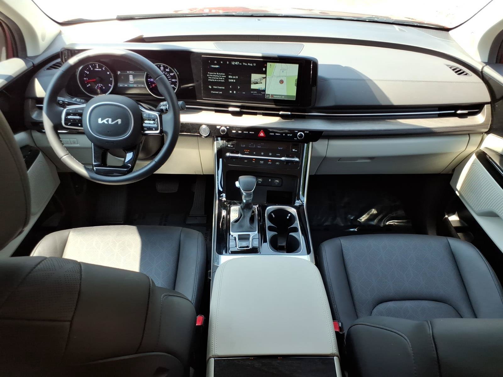Used 2024 Kia Carnival EX FWD image 28