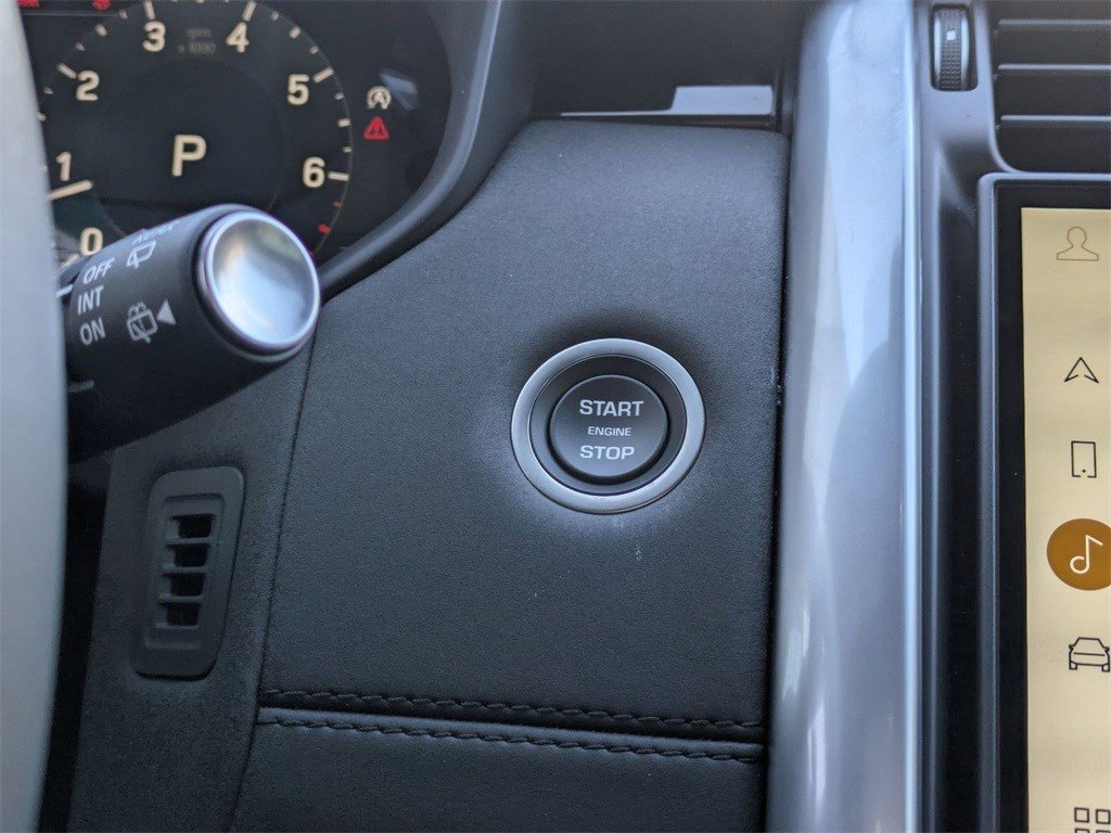 Used 2025 Land Rover Discovery S image 21