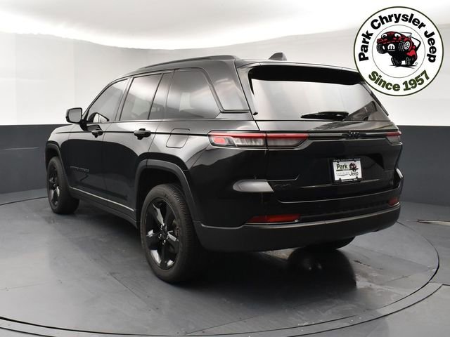 Used 2023 Jeep Grand Cherokee Altitude AWD/4WD image 4