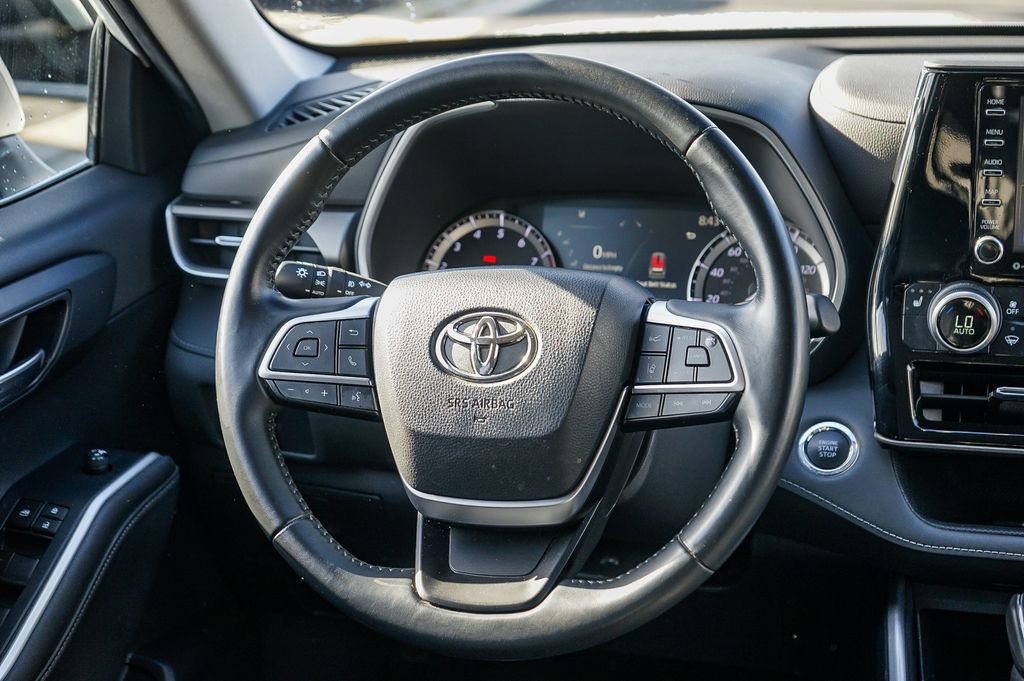 Used 2022 Toyota Highlander XLE image 16