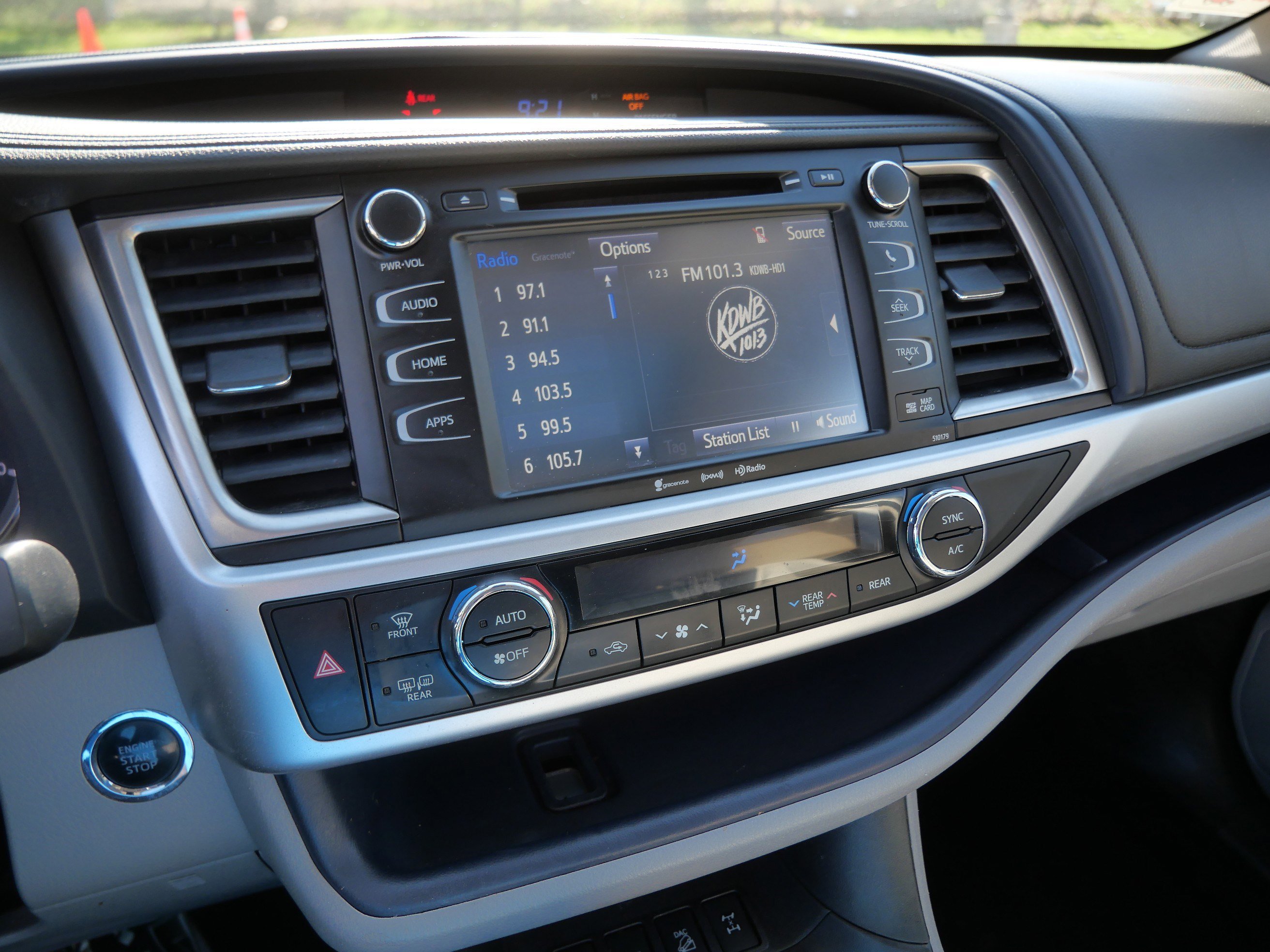 Certified 2017 Toyota Highlander XLE AWD/4WD image 23