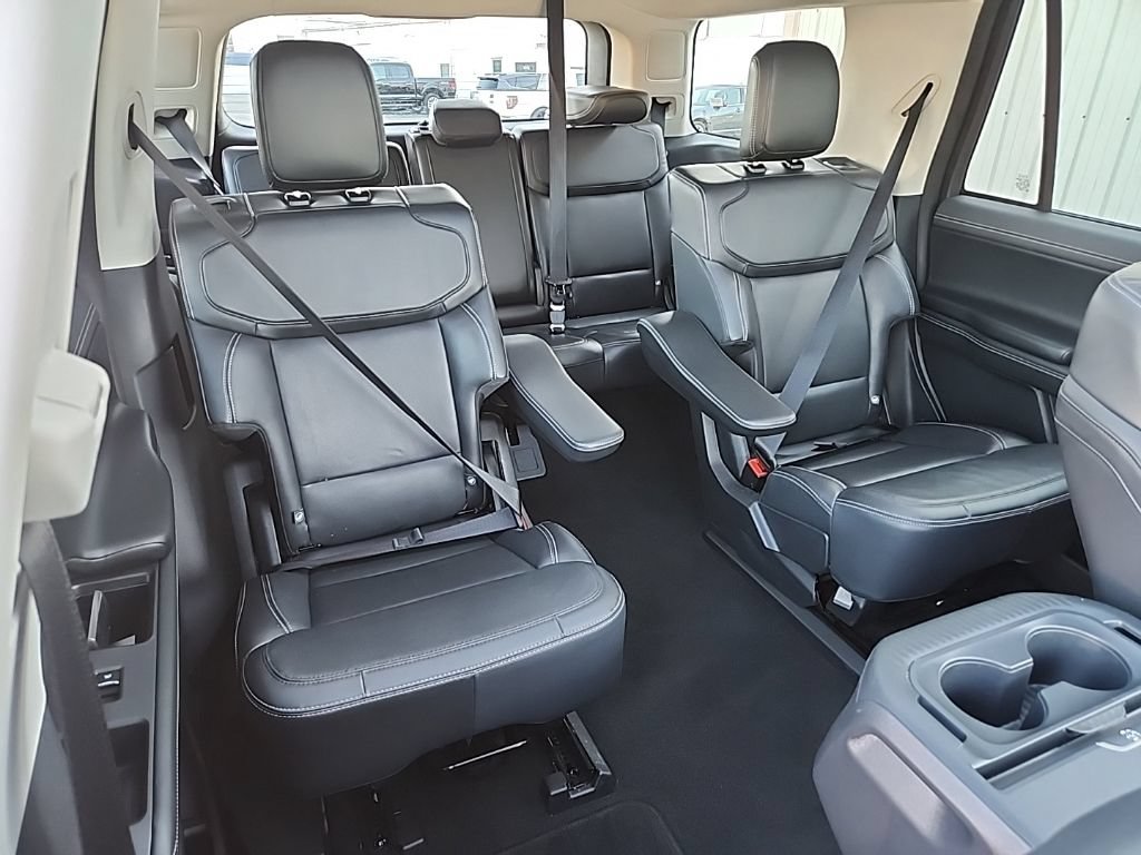 Used 2025 Ford Expedition Platinum AWD/4WD image 40