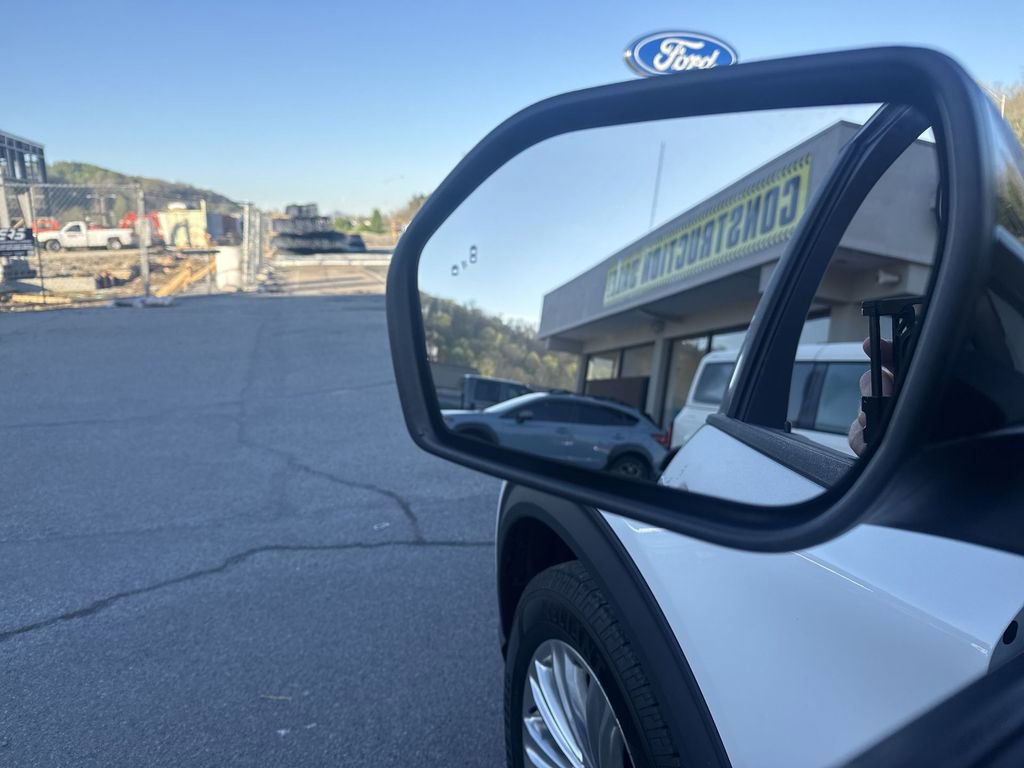 Used 2022 Ford Explorer Limited w/ Equipment Group 301A RWD image 23