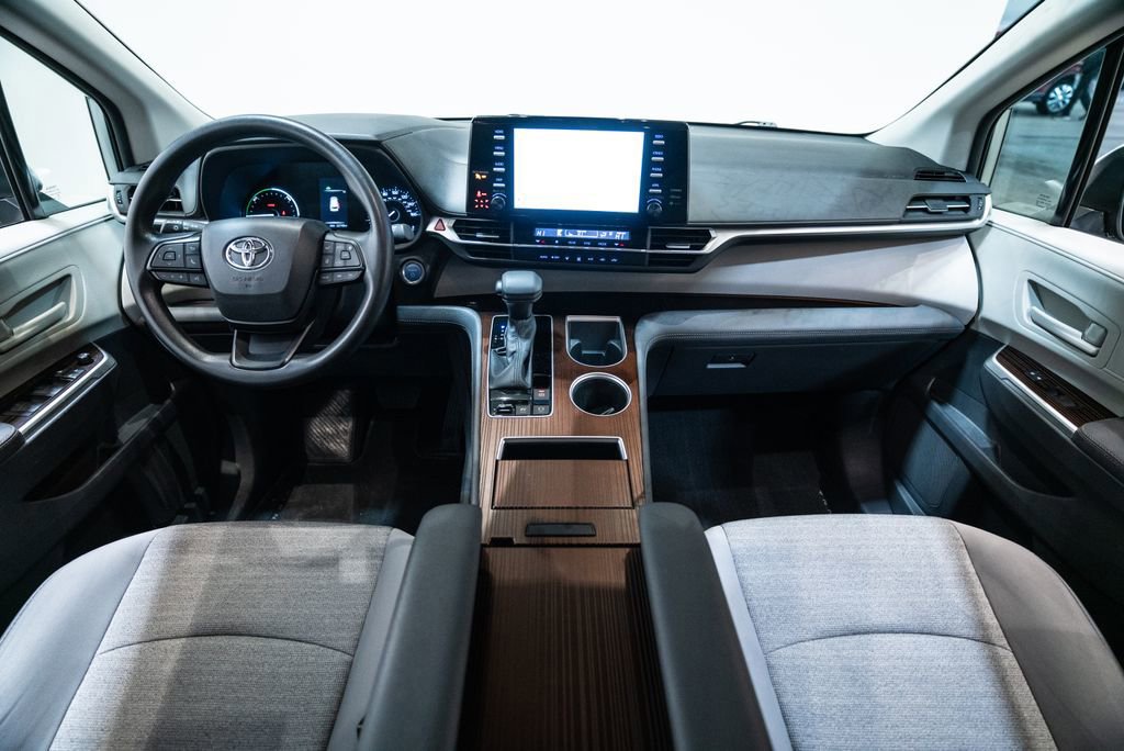 Certified 2023 Toyota Sienna LE image 14