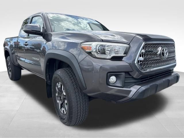 Used 2017 Toyota Tacoma TRD Off-Road w/ Tow Package image 3