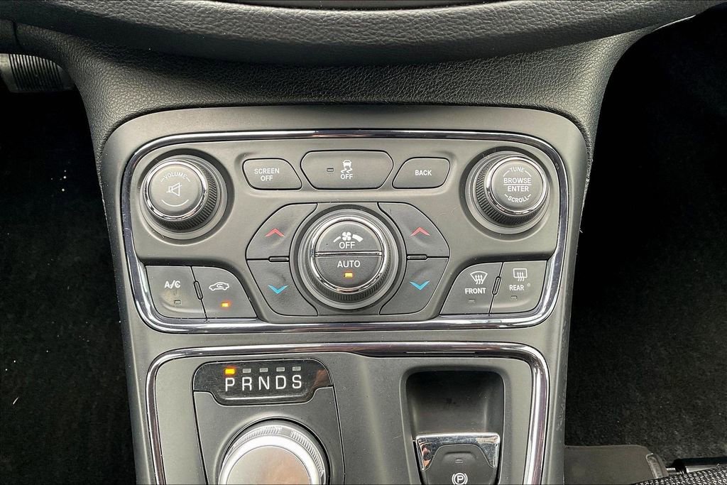 Used 2015 Chrysler 200 S w/ Navigation & Sound Group I image 32