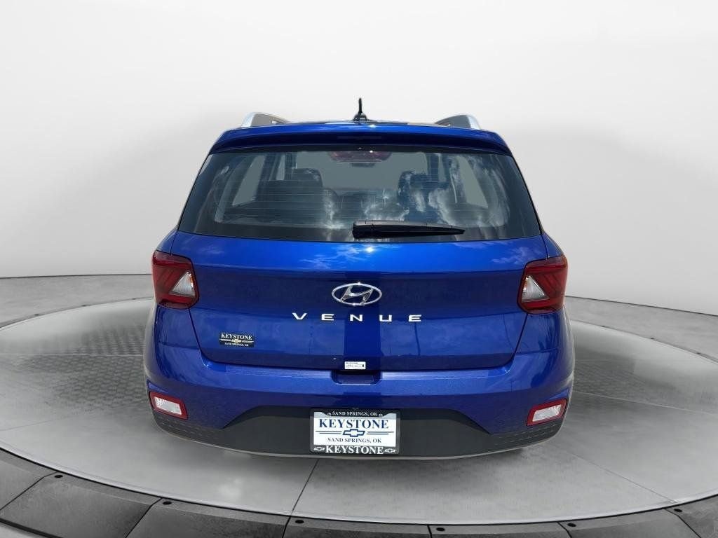 Used 2024 Hyundai Venue Limited FWD image 4