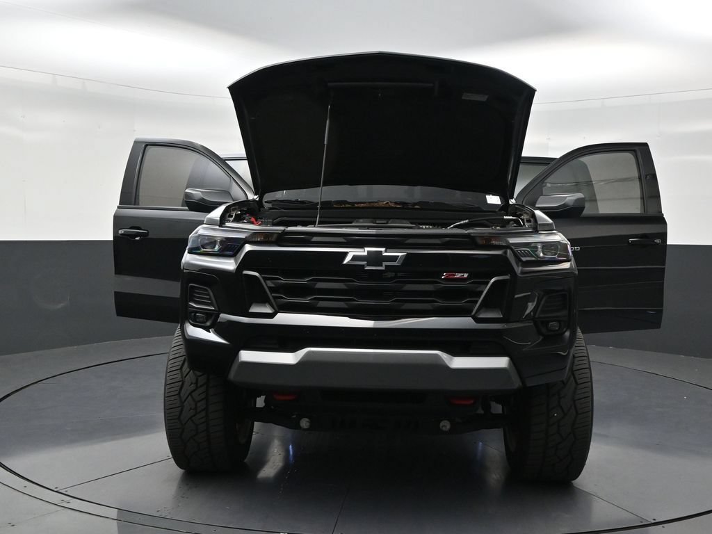 Used 2025 Chevrolet Colorado Z71 AWD/4WD image 33