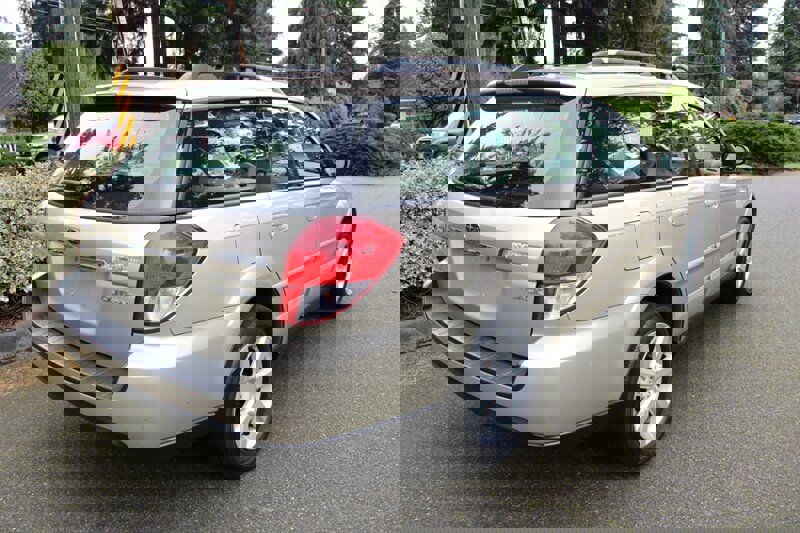 Used 2008 Subaru Outback 2.5i Limited image 3