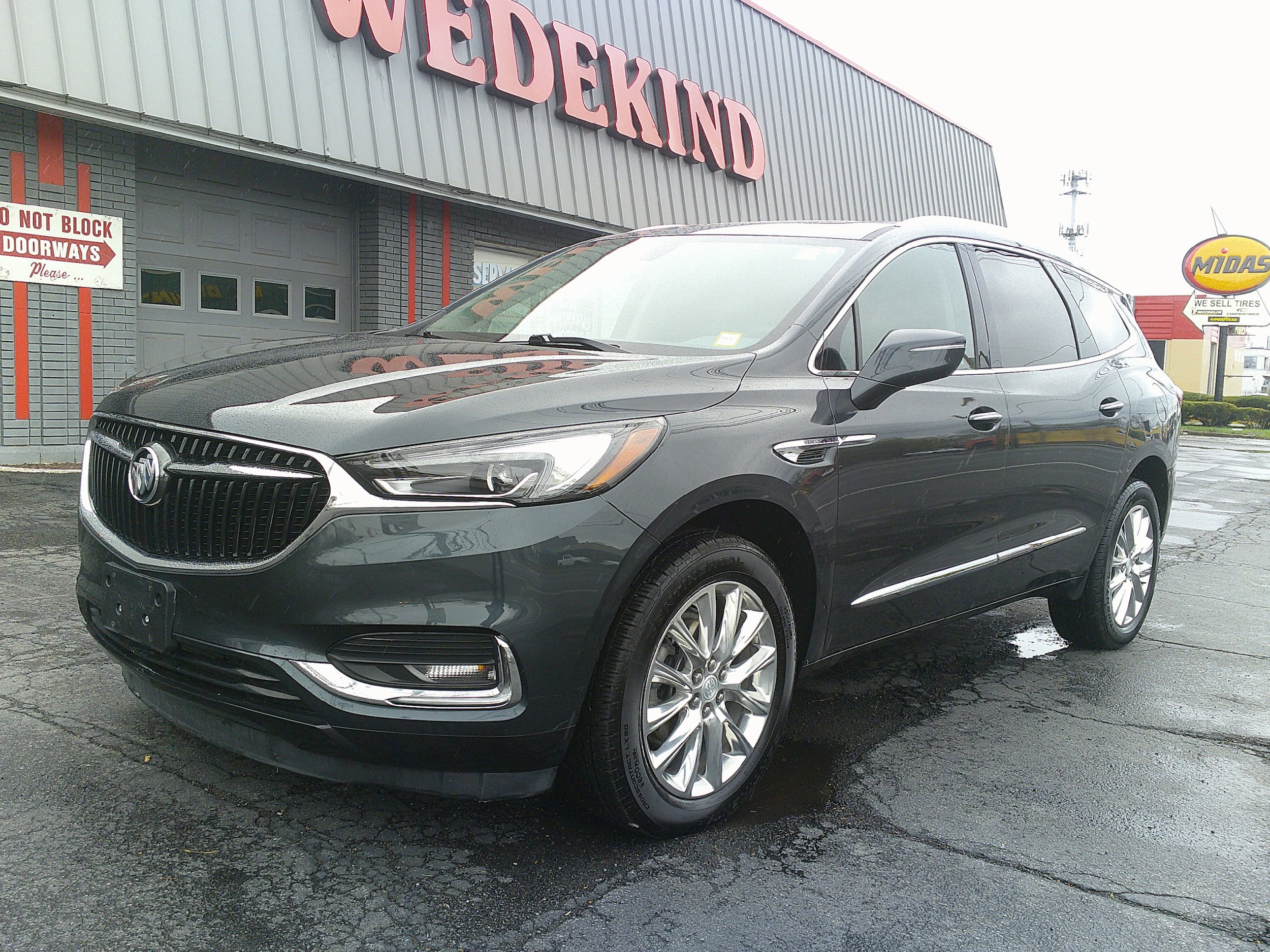 Used 2021 Buick Enclave Essence w/ Sound and Sites Package image 11