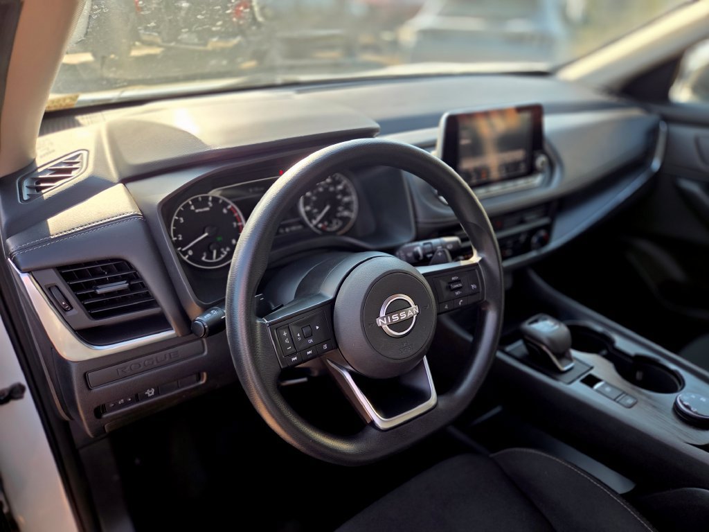 Used 2024 Nissan Rogue S AWD/4WD image 15