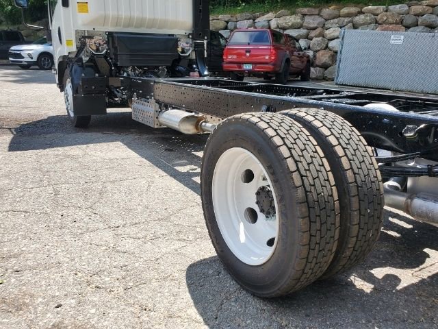 New 2025 Chevrolet Low Cab Forward image 4