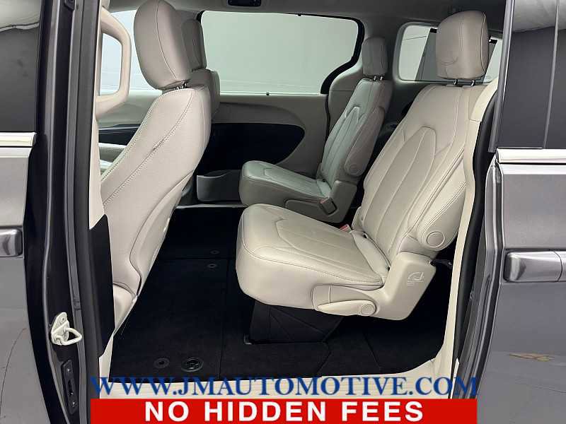 Used 2021 Chrysler Pacifica Touring-L AWD/4WD image 14