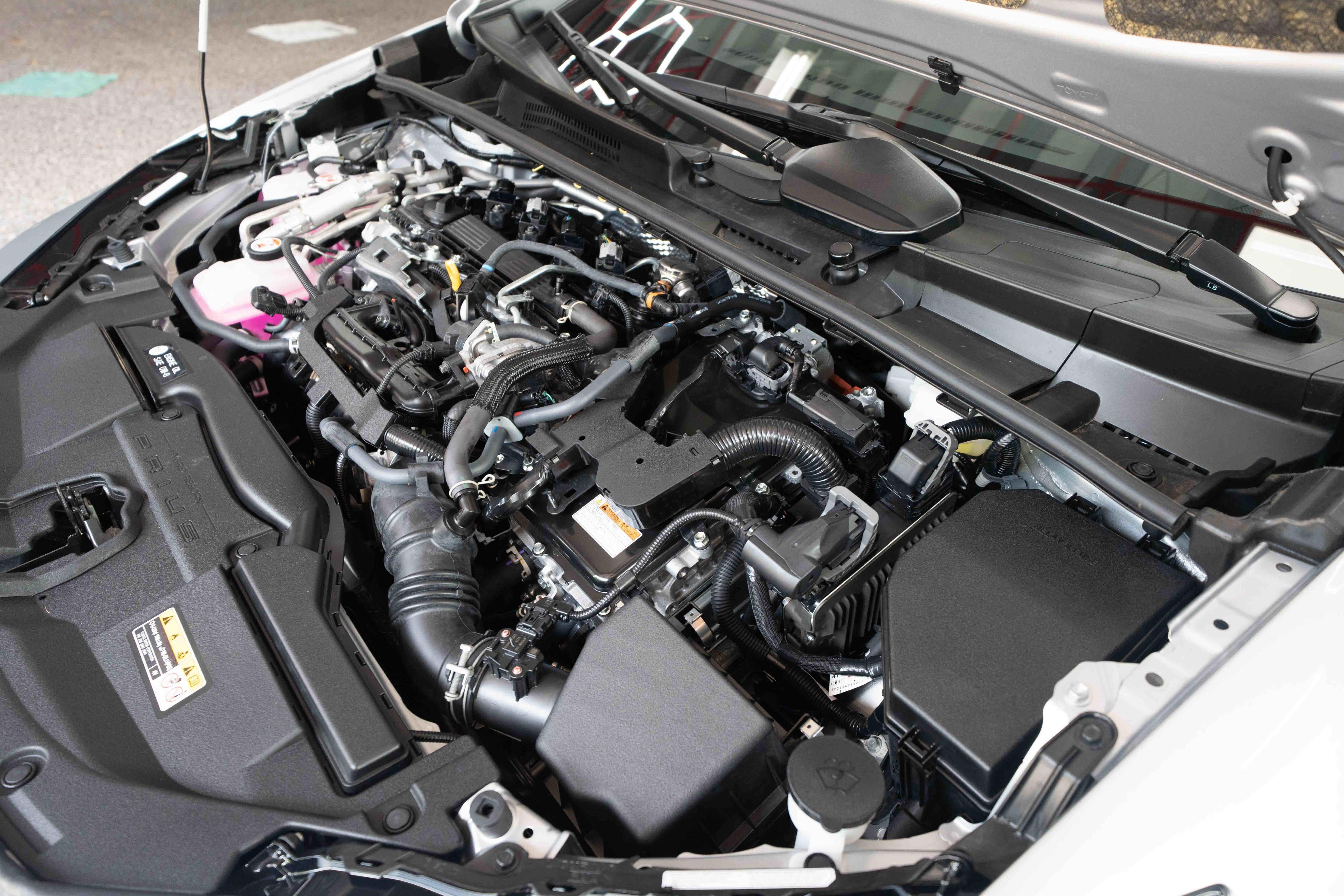 Certified 2026 Toyota Prius Plug-In Hybrid FWD image 33