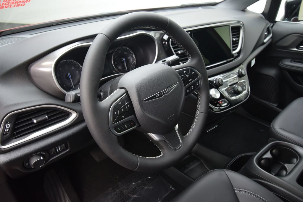 New 2026 Chrysler Voyager LX FWD image 32