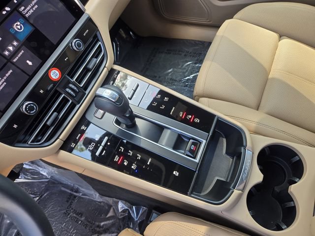 Used 2025 Porsche Macan Turbo AWD/4WD image 17
