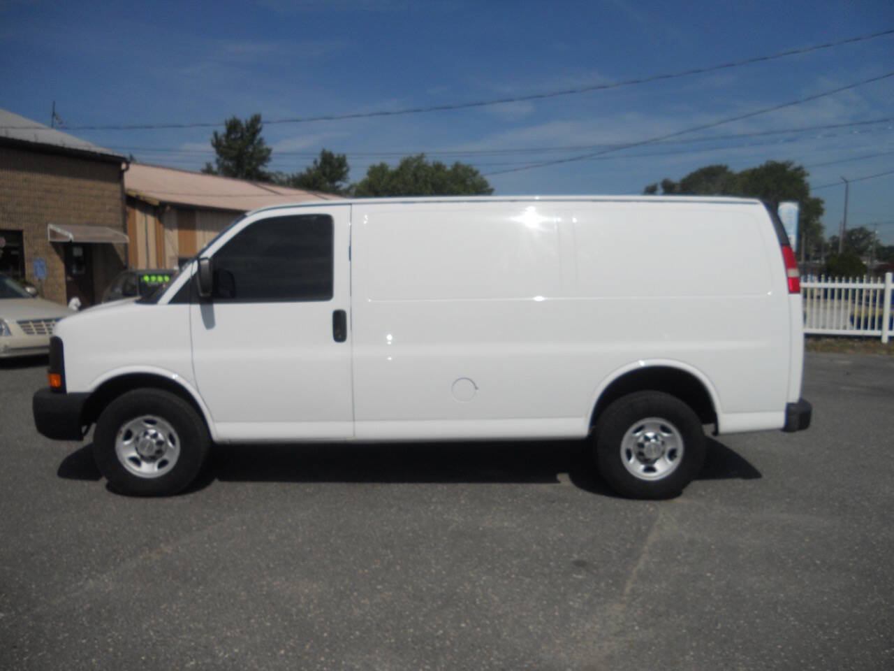 Used 2013 Chevrolet Express 2500 RWD image 2