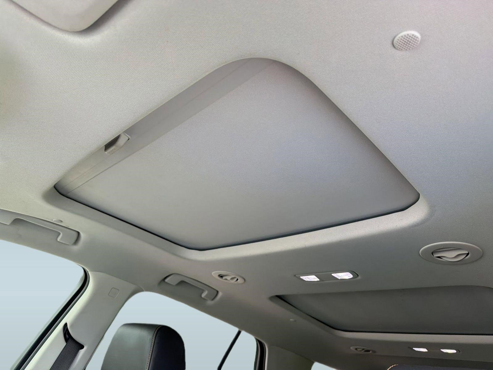 Used 2020 Chevrolet Traverse Premier FWD image 15