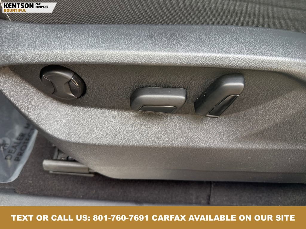 Used 2025 Volkswagen Atlas SE image 30