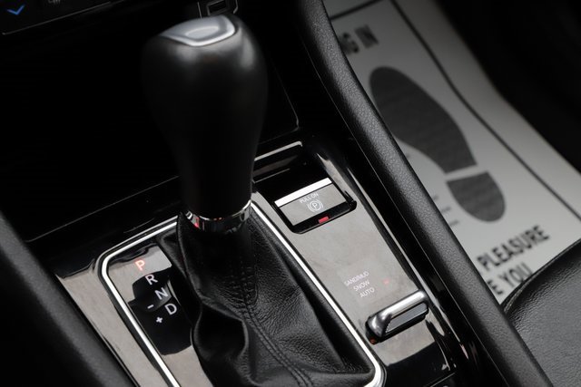 Used 2024 Jeep Compass Limited image 28