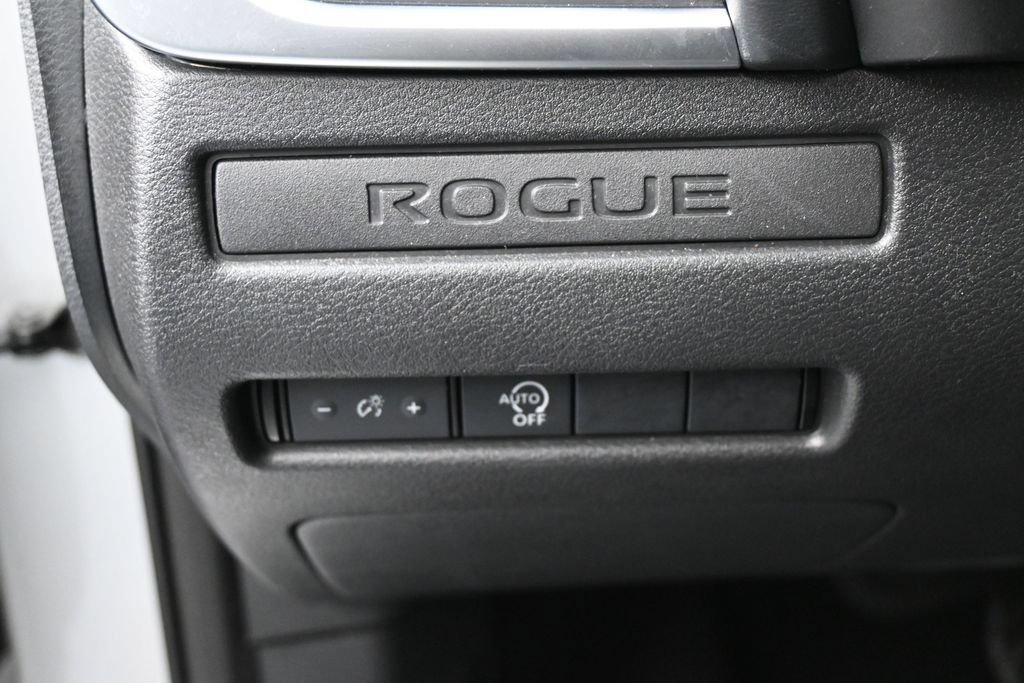 Used 2024 Nissan Rogue S FWD image 15