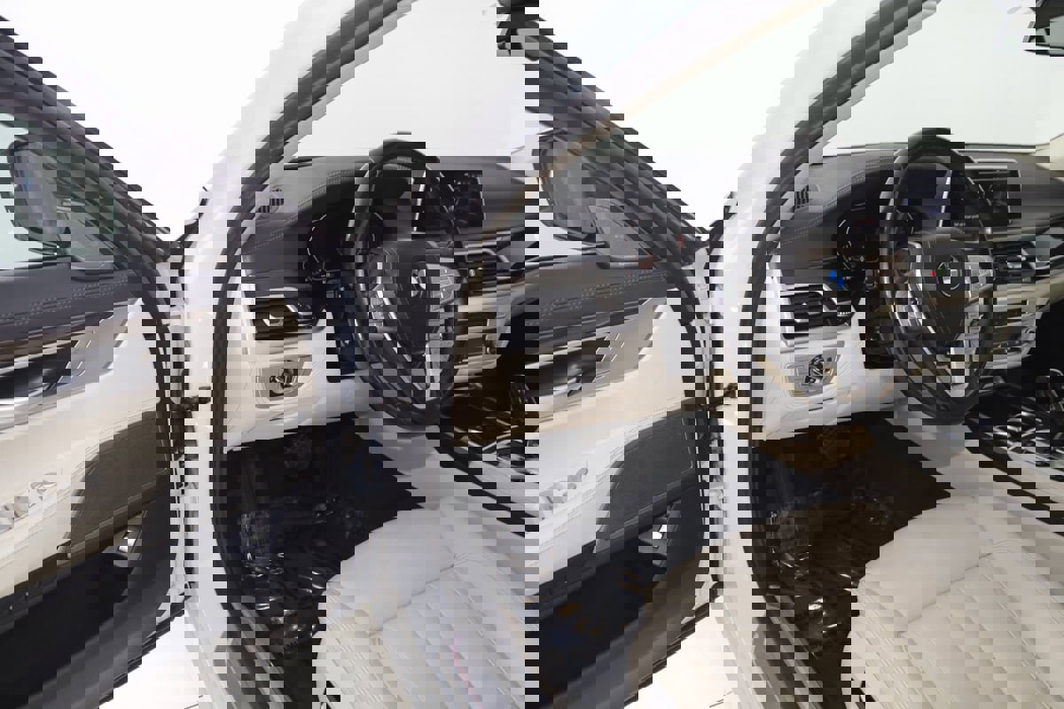 Used 2020 BMW 740i xDrive w/ Cold Weather Package image 57