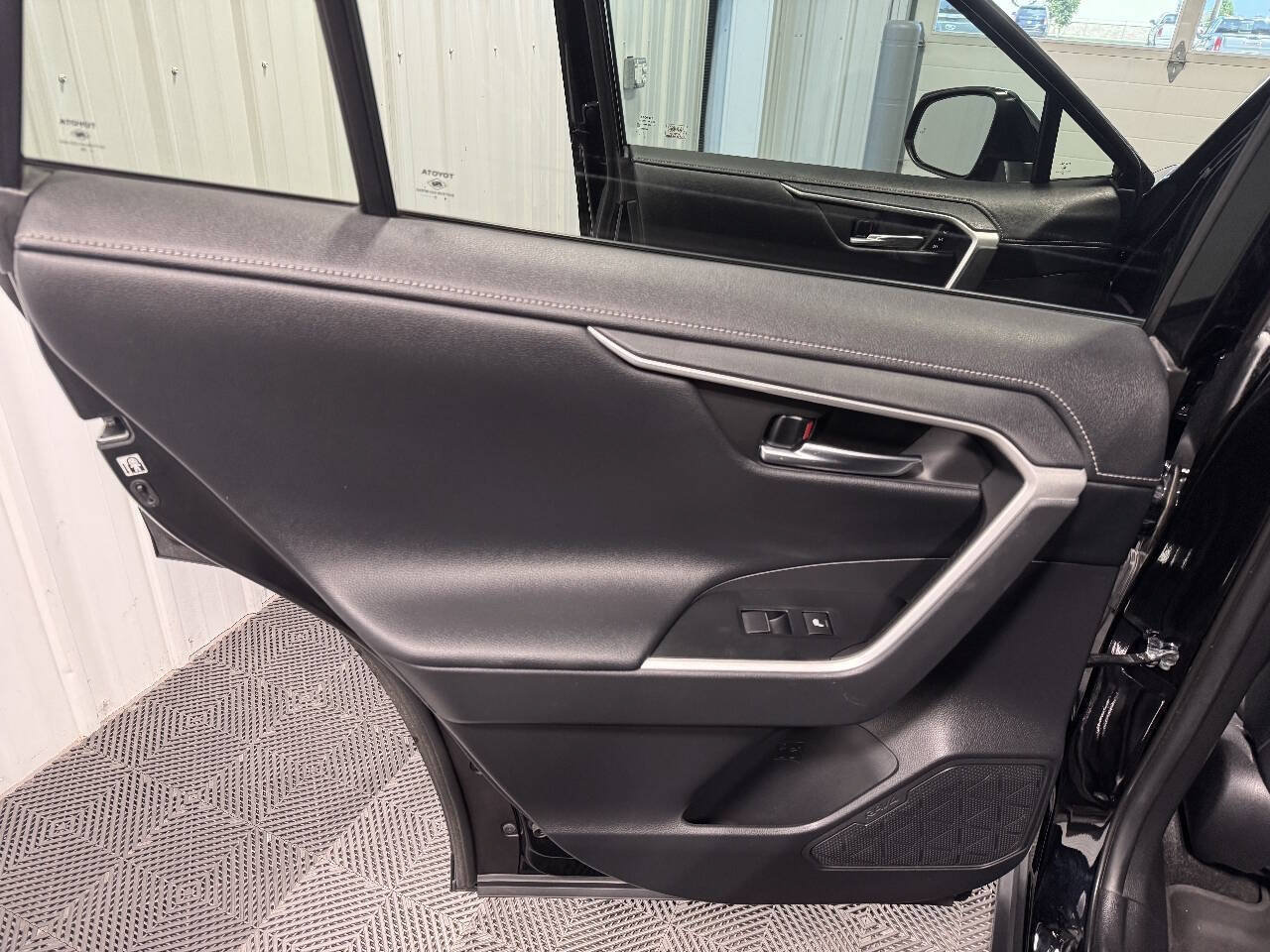 Used 2020 Toyota RAV4 Limited AWD/4WD image 16