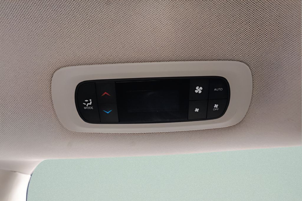 Used 2023 Chrysler Pacifica Touring-L FWD image 44