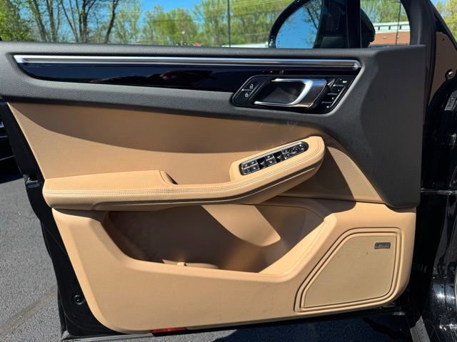 Used 2019 Porsche Macan AWD/4WD image 17