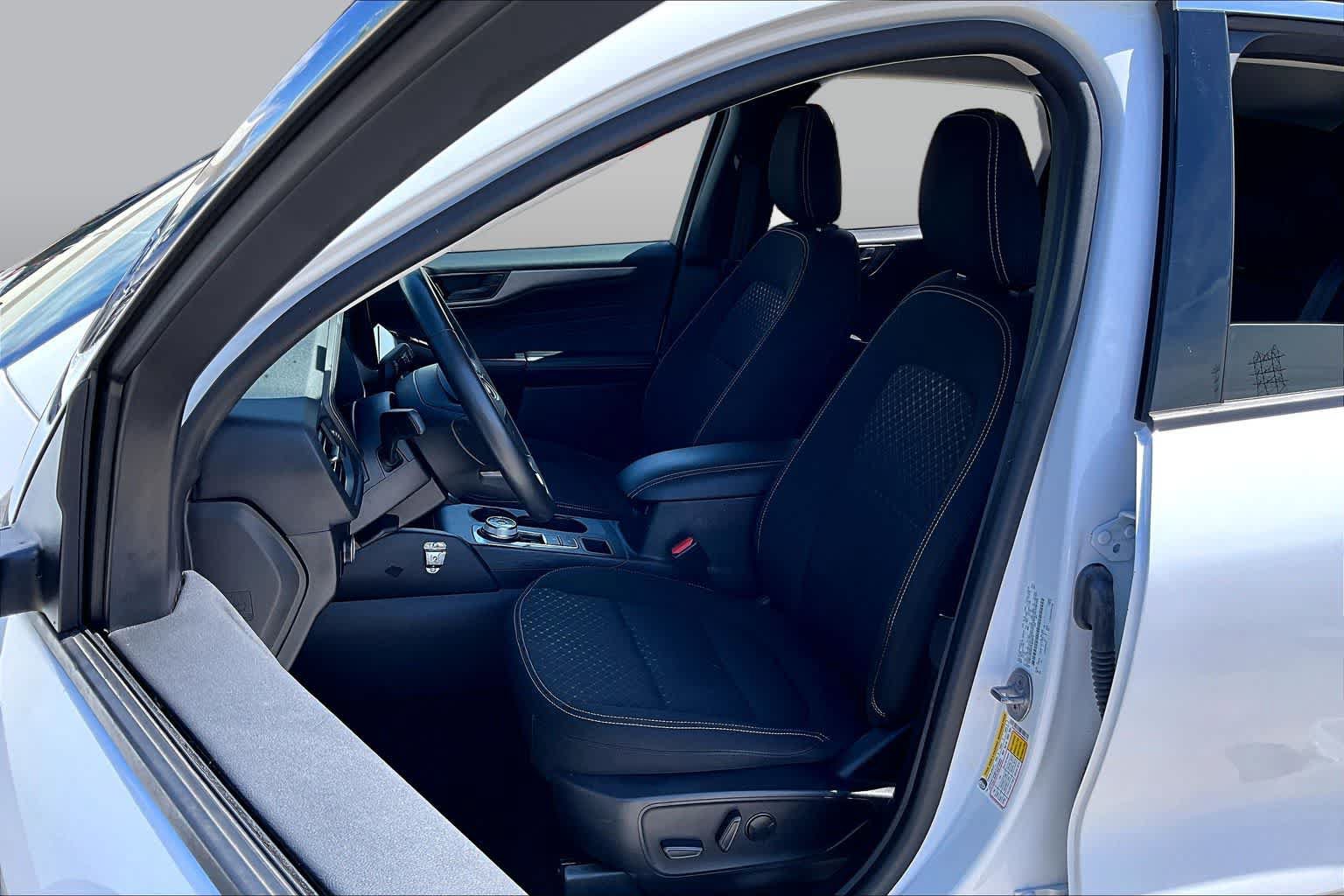Used 2023 Ford Escape Active w/ Tech Pack #1 FWD image 7