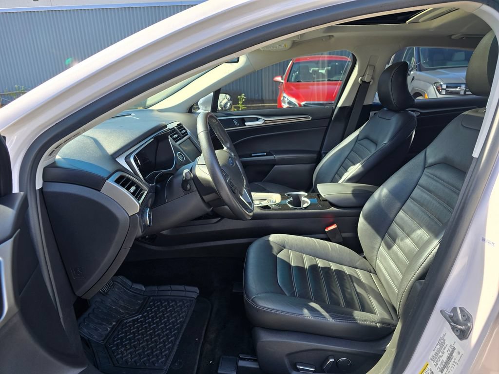 Used 2016 Ford Fusion SE w/ Equipment Group 202A FWD image 19