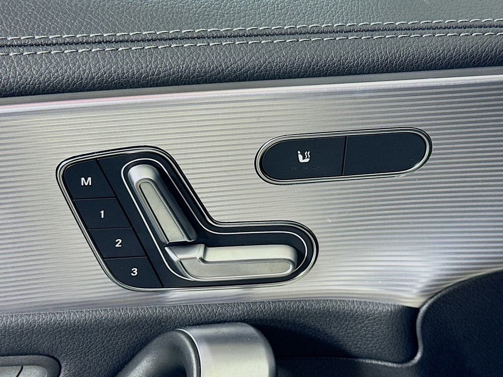 Used 2023 Mercedes-Benz CLA 35 AMG 4MATIC w/ Parking Assistance Package image 21