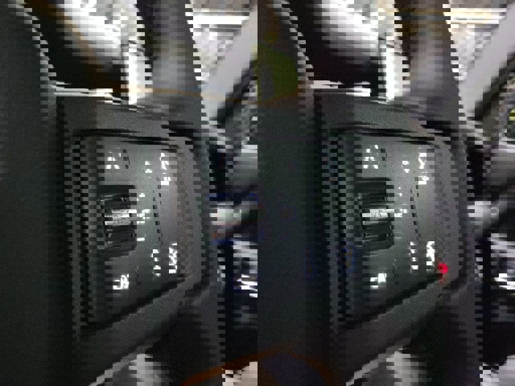 New 2026 Land Rover Defender 110 X-Dynamic SE image 16