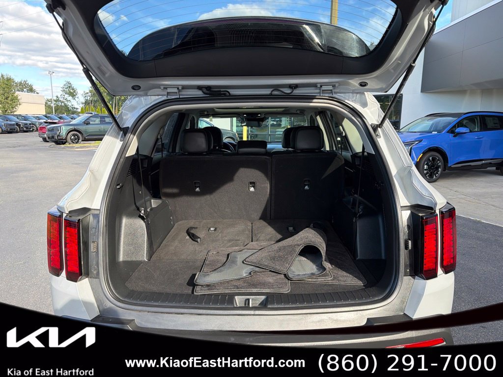 Certified 2023 Kia Sorento S w/ Panoramic Sunroof Package AWD/4WD image 16