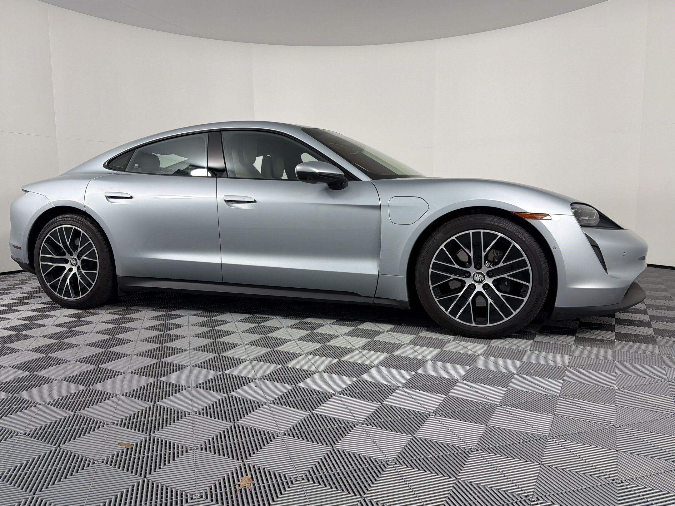 Certified 2022 Porsche Taycan RWD image 11