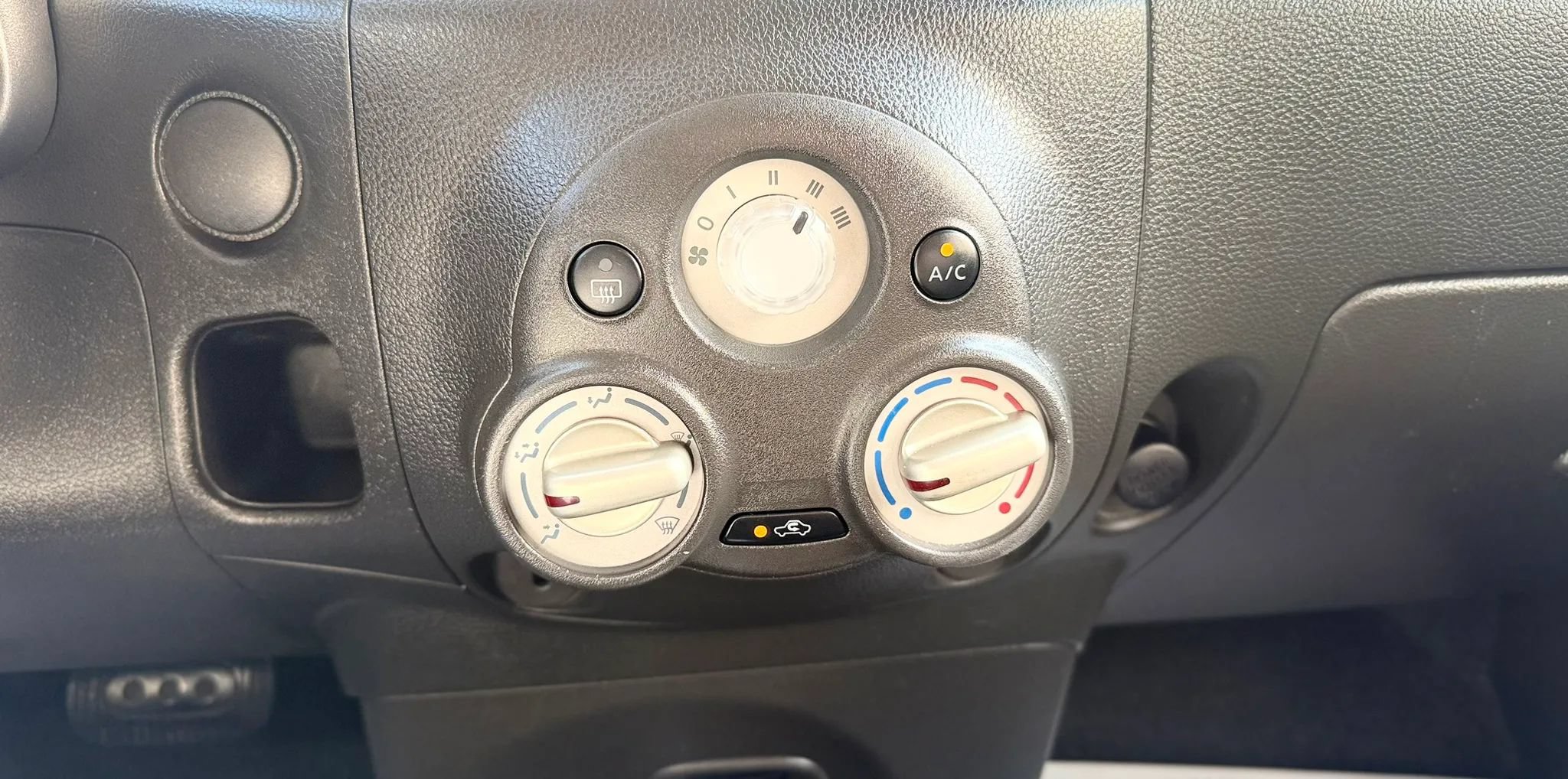 Used 2010 Nissan Cube 1.8 S w/ Interior Designer Pkg FWD image 17
