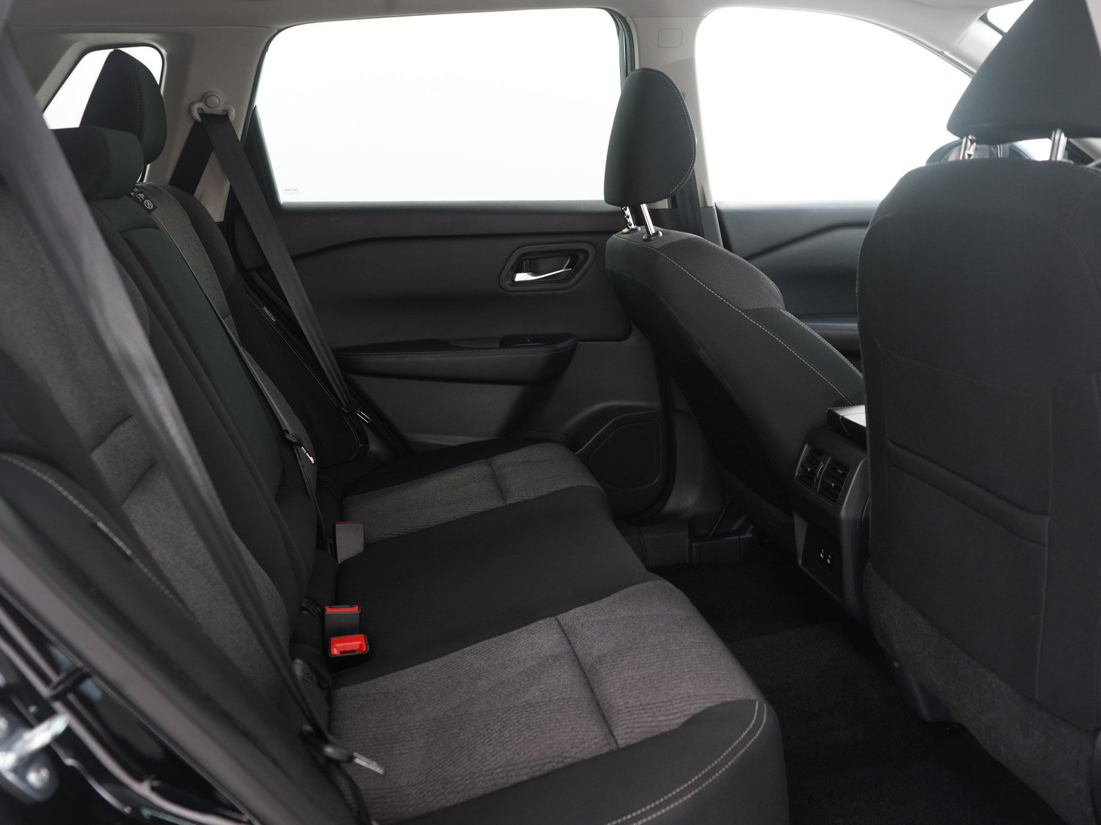 Used 2025 Nissan Rogue SV image 14